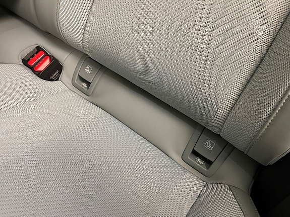 Polestar 4 6 of 17