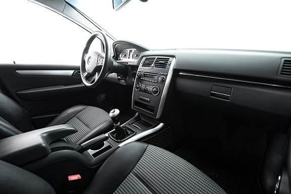 Mercedes-Benz B200 14 of 25