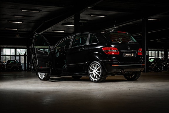 Mercedes-Benz B200 8 of 25