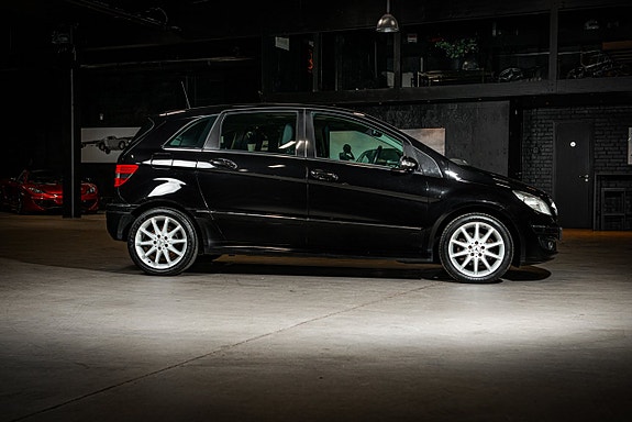 Mercedes-Benz B200 6 of 25