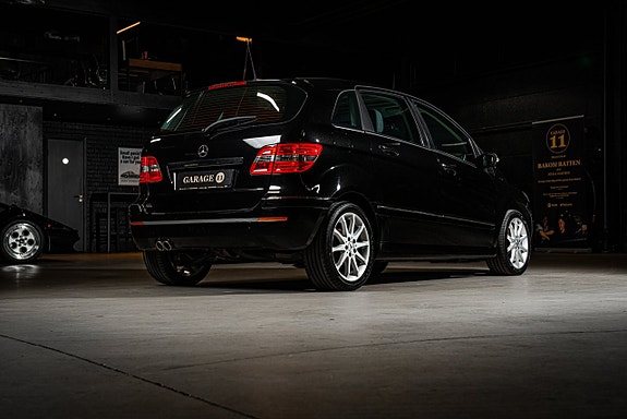 Mercedes-Benz B200 5 of 5