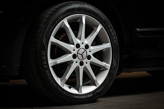 Mercedes-Benz B200 25 of 25