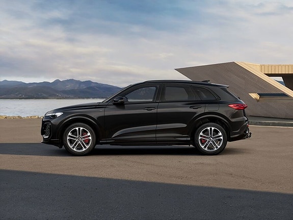 Audi Q5 2 of 5