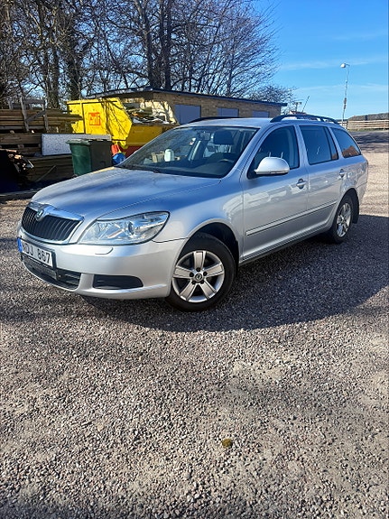 Skoda Octavia 2 of 5