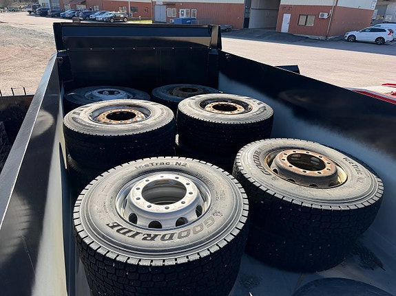 KOMPLETT UPPSÄTTNING VINTERHJUL 12ST SCANIA