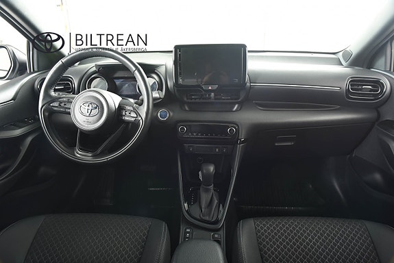 Toyota Yaris 8 of 18