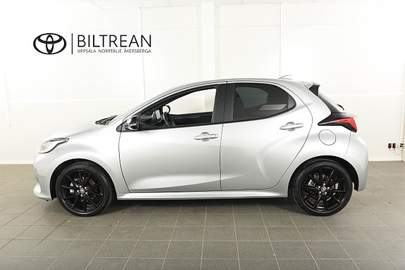 Toyota Yaris 2 of 18