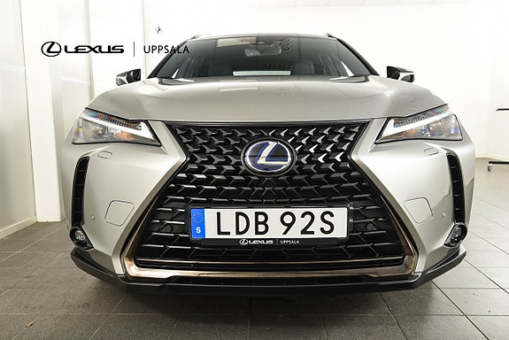 Lexus UX250h 4 of 21