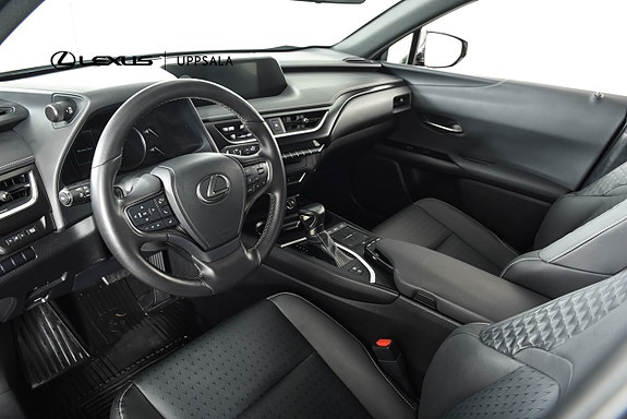 Lexus UX250h 6 of 21