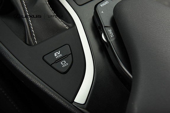 Lexus UX250h 18 of 21