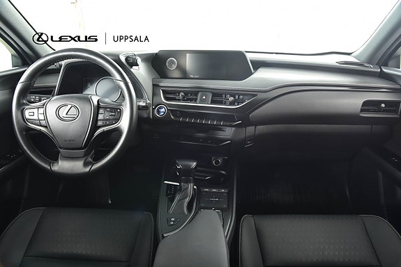 Lexus UX250h 7 of 21