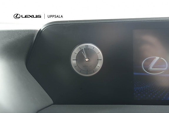 Lexus UX250h 14 of 21