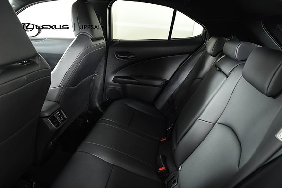 Lexus UX250h 8 of 21