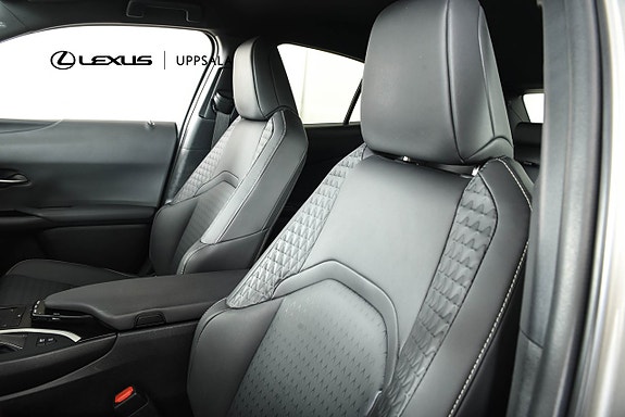 Lexus UX250h 11 of 21
