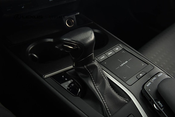 Lexus UX250h 13 of 21