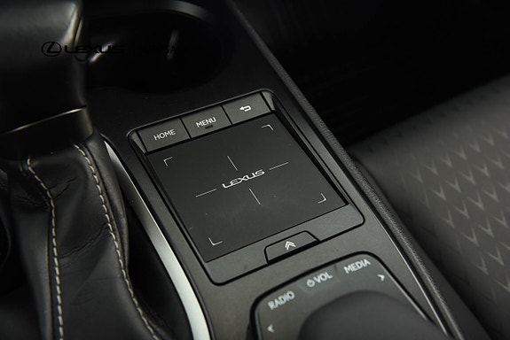 Lexus UX250h 17 of 21
