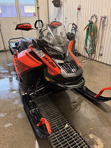 Ski-Doo Expedition Xtreme 850 E-TEC 2 of 3