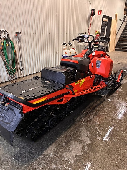 Ski-Doo Expedition Xtreme 850 E-TEC 3 of 3