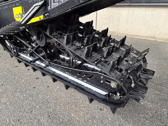 Polaris 800 SKS 146 -18 4 of 4