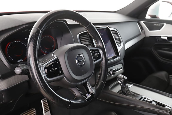 Volvo XC90 10 of 30