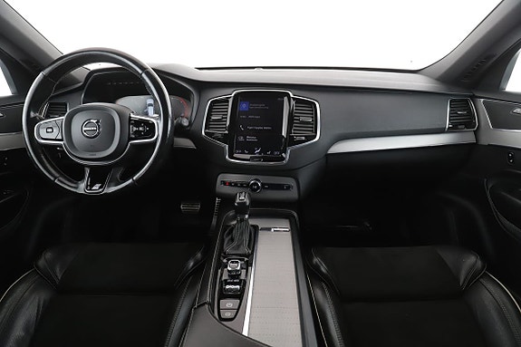 Volvo XC90 11 of 30