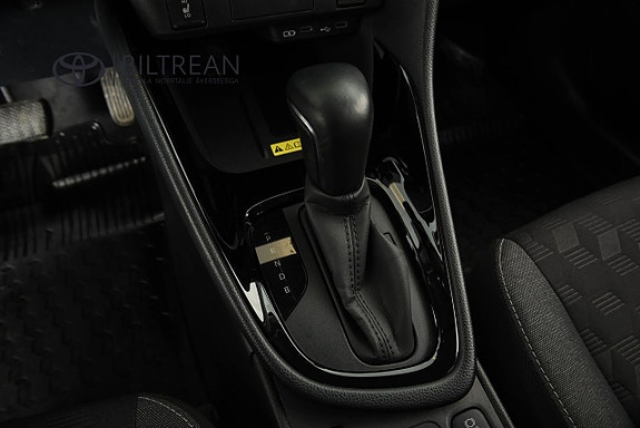 Toyota Yaris 11 of 15