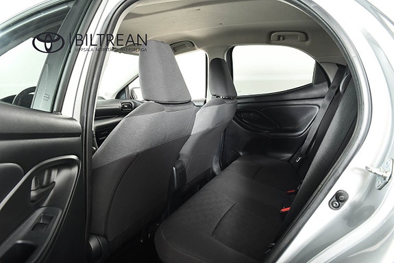 Toyota Yaris 7 of 15