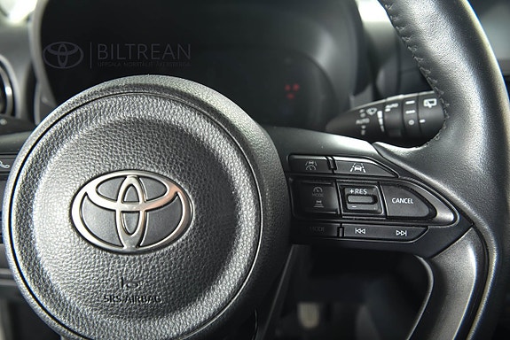 Toyota Yaris 12 of 15