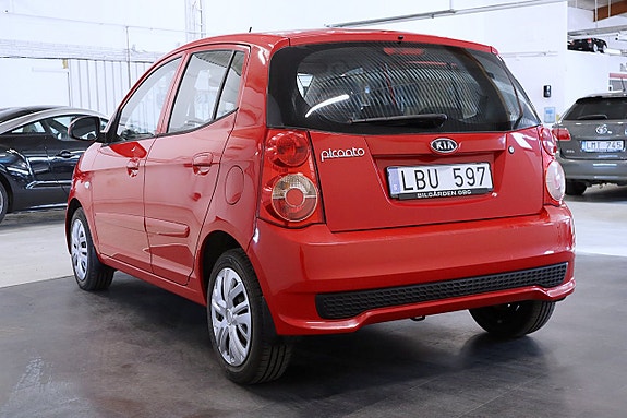Kia Picanto 7 of 15