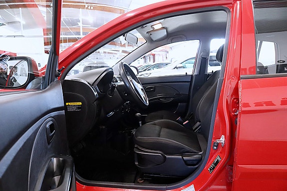 Kia Picanto 12 of 15
