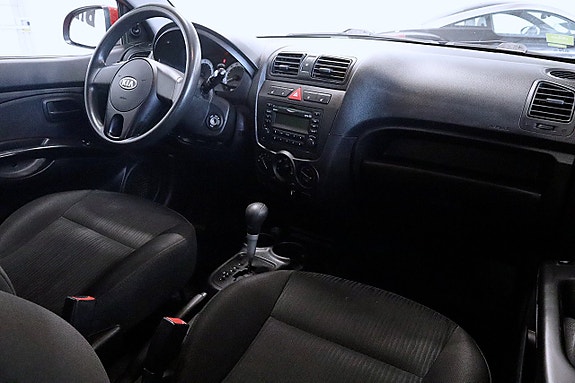 Kia Picanto 8 of 15