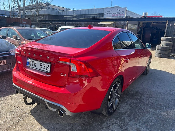 Volvo S60 4 of 5