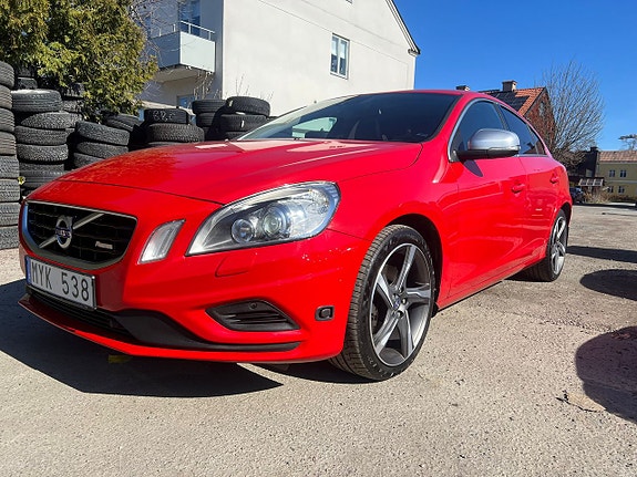 Volvo S60 2 of 5