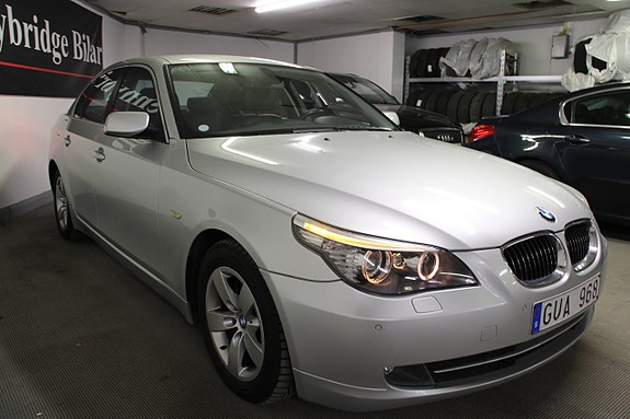 BMW 523i 3 of 5