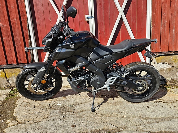Yamaha MT-125 2 of 4