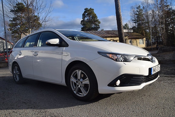 Toyota Auris 3 of 5