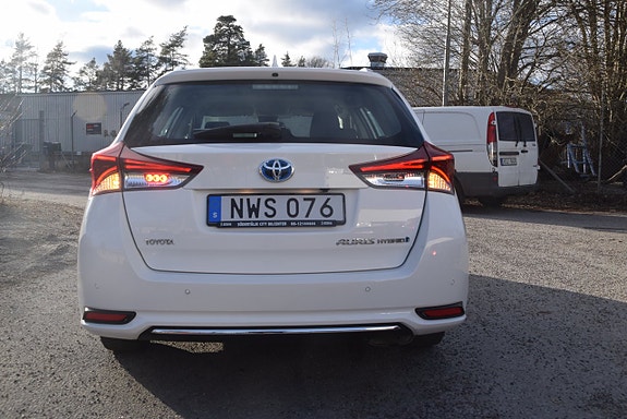 Toyota Auris 4 of 5