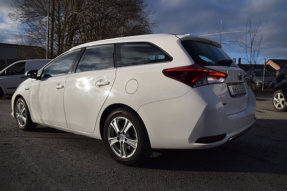Toyota Auris 6 of 25