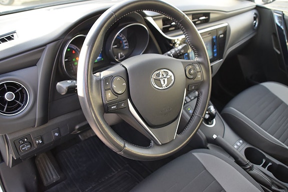 Toyota Auris 19 of 25
