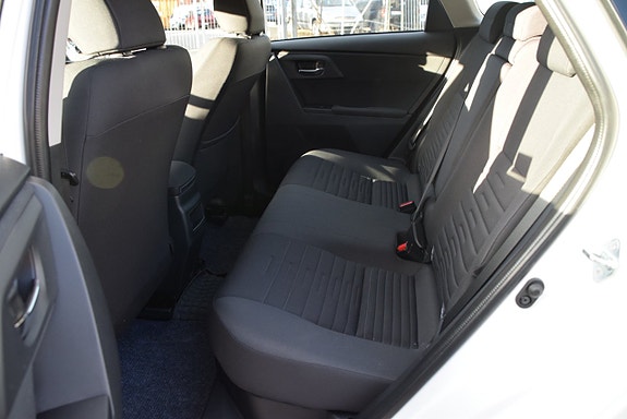 Toyota Auris 10 of 25