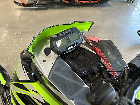 Arctic Cat M8000 Hardcore 153 4 of 4