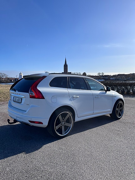 Volvo XC60 3 of 5