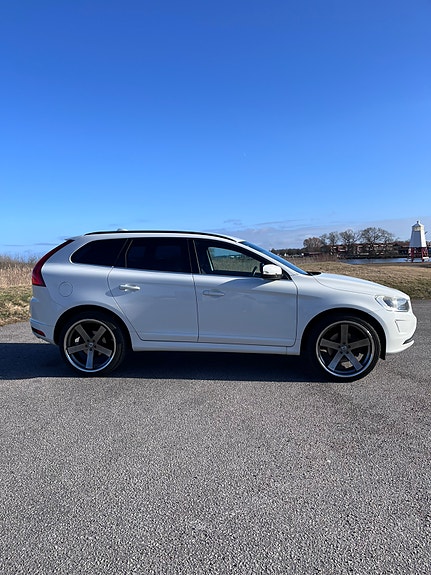 Volvo XC60 2 of 5