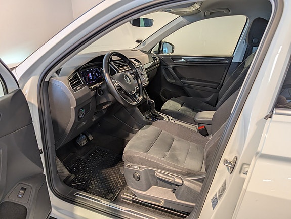Volkswagen Tiguan 16 of 23