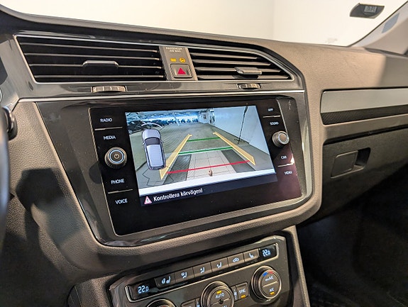 Volkswagen Tiguan 12 of 23