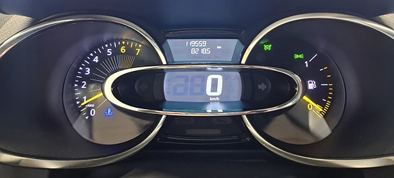 Renault Clio 19 of 23
