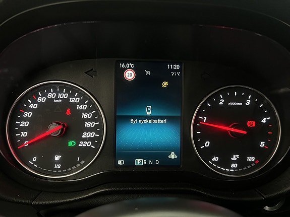 Mercedes-Benz T180 18 of 30
