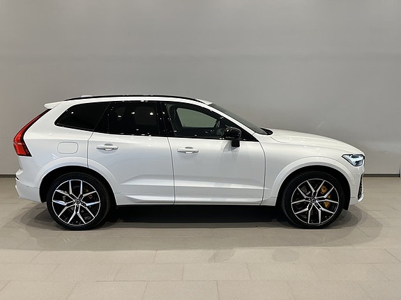 Volvo XC60 3 of 5