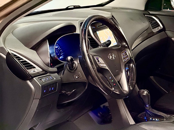 Hyundai Santa Fe 9 of 15