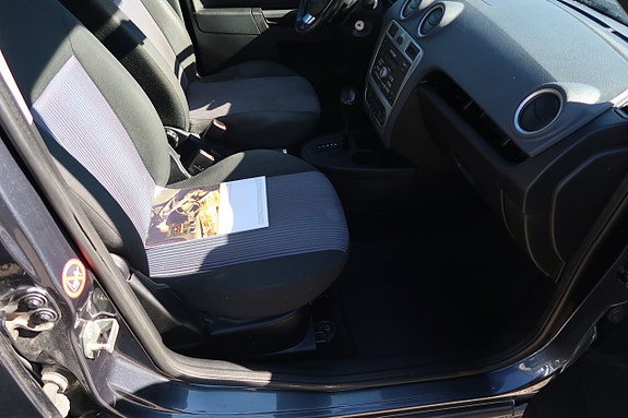 Ford Fusion 10 of 14